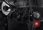 Standbild P-38 Flugzeug Propeller Assembly Australien, 1942, aus Sekunde 58 historischem Filmmaterial Videoclip 65675030614