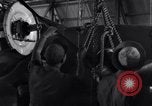Standbild P-38 Flugzeug Propeller Assembly Australien, 1942, aus Sekunde 60 historischem Filmmaterial Videoclip 65675030614