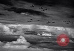 Immagine di Meccanica del 80th Fighter Squadron lavorare su un P-38 Nuova Guinea, 1944, secondo 37 filmato di repertorio 65675030624