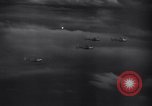 Immagine di Meccanica del 80th Fighter Squadron lavorare su un P-38 Nuova Guinea, 1944, secondo 41 filmato di repertorio 65675030624