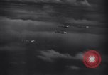 Immagine di Meccanica del 80th Fighter Squadron lavorare su un P-38 Nuova Guinea, 1944, secondo 42 filmato di repertorio 65675030624