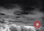 Immagine di Meccanica del 80th Fighter Squadron lavorare su un P-38 Nuova Guinea, 1944, secondo 45 filmato di repertorio 65675030624