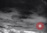 Immagine di Meccanica del 80th Fighter Squadron lavorare su un P-38 Nuova Guinea, 1944, secondo 50 filmato di repertorio 65675030624