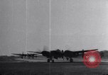 Image P-38 Avion Nuthhampstead Angleterre, 1943, de la seconde 10 séquences d'archives historiques vidéo 65675030629