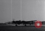 Image P-38 Avion Nuthhampstead Angleterre, 1943, de la seconde 11 séquences d'archives historiques vidéo 65675030629