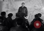 Standbild US Army Air Force Briefing europäische Theater, 1943, aus Sekunde 11 historischem Filmmaterial Videoclip 65675030631
