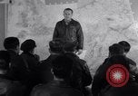 Standbild US Army Air Force Briefing europäische Theater, 1943, aus Sekunde 19 historischem Filmmaterial Videoclip 65675030631
