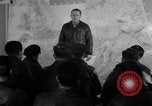 Standbild US Army Air Force Briefing europäische Theater, 1943, aus Sekunde 27 historischem Filmmaterial Videoclip 65675030631