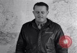 Standbild US Army Air Force Briefing europäische Theater, 1943, aus Sekunde 32 historischem Filmmaterial Videoclip 65675030631