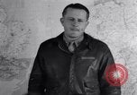 Standbild US Army Air Force Briefing europäische Theater, 1943, aus Sekunde 35 historischem Filmmaterial Videoclip 65675030631