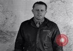 Standbild US Army Air Force Briefing europäische Theater, 1943, aus Sekunde 36 historischem Filmmaterial Videoclip 65675030631