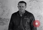 Standbild US Army Air Force Briefing europäische Theater, 1943, aus Sekunde 38 historischem Filmmaterial Videoclip 65675030631