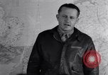 Standbild US Army Air Force Briefing europäische Theater, 1943, aus Sekunde 45 historischem Filmmaterial Videoclip 65675030631