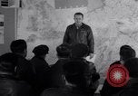 Standbild US Army Air Force Briefing europäische Theater, 1943, aus Sekunde 56 historischem Filmmaterial Videoclip 65675030631