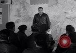 Standbild US Army Air Force Briefing europäische Theater, 1943, aus Sekunde 57 historischem Filmmaterial Videoclip 65675030631