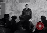Standbild US Army Air Force Briefing europäische Theater, 1943, aus Sekunde 61 historischem Filmmaterial Videoclip 65675030631