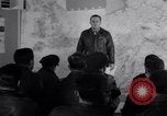 Standbild US Army Air Force Briefing europäische Theater, 1943, aus Sekunde 62 historischem Filmmaterial Videoclip 65675030631