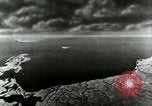 Standbild Rakete Flugbahn Peenemunde Deutschland, 1944, aus Sekunde 17 historischem Filmmaterial Videoclip 65675030632