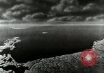 Standbild Rakete Flugbahn Peenemunde Deutschland, 1944, aus Sekunde 26 historischem Filmmaterial Videoclip 65675030632