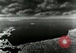 Standbild Rakete Flugbahn Peenemunde Deutschland, 1944, aus Sekunde 32 historischem Filmmaterial Videoclip 65675030632