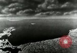 Standbild Rakete Flugbahn Peenemunde Deutschland, 1944, aus Sekunde 33 historischem Filmmaterial Videoclip 65675030632