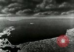 Standbild Rakete Flugbahn Peenemunde Deutschland, 1944, aus Sekunde 35 historischem Filmmaterial Videoclip 65675030632