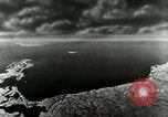 Standbild Rakete Flugbahn Peenemunde Deutschland, 1944, aus Sekunde 43 historischem Filmmaterial Videoclip 65675030632