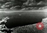 Standbild Rakete Flugbahn Peenemunde Deutschland, 1944, aus Sekunde 44 historischem Filmmaterial Videoclip 65675030632