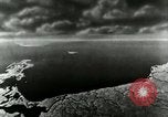 Standbild Rakete Flugbahn Peenemunde Deutschland, 1944, aus Sekunde 48 historischem Filmmaterial Videoclip 65675030632