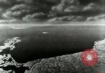 Standbild Rakete Flugbahn Peenemunde Deutschland, 1944, aus Sekunde 49 historischem Filmmaterial Videoclip 65675030632