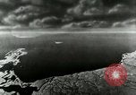 Standbild Rakete Flugbahn Peenemunde Deutschland, 1944, aus Sekunde 55 historischem Filmmaterial Videoclip 65675030632