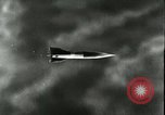 Standbild deutsche Rakete Rakete Peenemunde Deutschland, 1944, aus Sekunde 4 historischem Filmmaterial Videoclip 65675030634