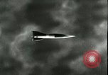 Standbild deutsche Rakete Rakete Peenemunde Deutschland, 1944, aus Sekunde 5 historischem Filmmaterial Videoclip 65675030634