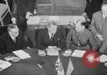 Standbild Bevin Byrnes und Molotow Potsdam Deutschland, 1945, aus Sekunde 22 historischem Filmmaterial Videoclip 65675030653