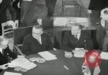 Standbild Bevin Byrnes und Molotow Potsdam Deutschland, 1945, aus Sekunde 24 historischem Filmmaterial Videoclip 65675030653