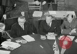Standbild Bevin Byrnes und Molotow Potsdam Deutschland, 1945, aus Sekunde 29 historischem Filmmaterial Videoclip 65675030653