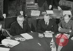 Standbild Bevin Byrnes und Molotow Potsdam Deutschland, 1945, aus Sekunde 30 historischem Filmmaterial Videoclip 65675030653
