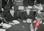 Standbild Bevin Byrnes und Molotow Potsdam Deutschland, 1945, aus Sekunde 32 historischem Filmmaterial Videoclip 65675030653