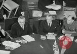 Standbild Bevin Byrnes und Molotow Potsdam Deutschland, 1945, aus Sekunde 33 historischem Filmmaterial Videoclip 65675030653