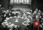 Standbild Bevin Byrnes und Molotow Potsdam Deutschland, 1945, aus Sekunde 39 historischem Filmmaterial Videoclip 65675030653