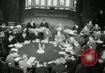 Standbild Bevin Byrnes und Molotow Potsdam Deutschland, 1945, aus Sekunde 43 historischem Filmmaterial Videoclip 65675030653