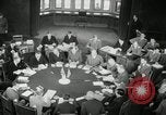 Standbild Bevin Byrnes und Molotow Potsdam Deutschland, 1945, aus Sekunde 44 historischem Filmmaterial Videoclip 65675030653