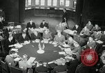 Standbild Bevin Byrnes und Molotow Potsdam Deutschland, 1945, aus Sekunde 45 historischem Filmmaterial Videoclip 65675030653