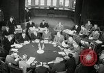 Standbild Bevin Byrnes und Molotow Potsdam Deutschland, 1945, aus Sekunde 47 historischem Filmmaterial Videoclip 65675030653
