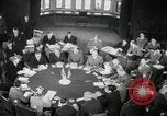 Standbild Bevin Byrnes und Molotow Potsdam Deutschland, 1945, aus Sekunde 48 historischem Filmmaterial Videoclip 65675030653