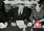 Standbild Bevin Byrnes und Molotow Potsdam Deutschland, 1945, aus Sekunde 51 historischem Filmmaterial Videoclip 65675030653