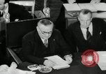 Standbild Bevin Byrnes und Molotow Potsdam Deutschland, 1945, aus Sekunde 52 historischem Filmmaterial Videoclip 65675030653
