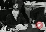 Standbild Bevin Byrnes und Molotow Potsdam Deutschland, 1945, aus Sekunde 55 historischem Filmmaterial Videoclip 65675030653