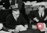 Standbild Bevin Byrnes und Molotow Potsdam Deutschland, 1945, aus Sekunde 57 historischem Filmmaterial Videoclip 65675030653