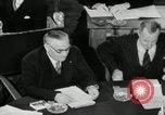 Standbild Bevin Byrnes und Molotow Potsdam Deutschland, 1945, aus Sekunde 58 historischem Filmmaterial Videoclip 65675030653